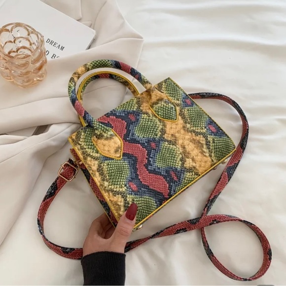 Multicolor Snake Pattern Handbag - Picture 4 of 4